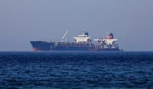 Berlabuhnya Kapal Tanker yang Membawa Minyak Iran di Pelabuhan Banias, Suriah