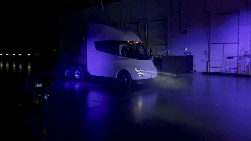 Tesla Luncurkan Truk Listrik 