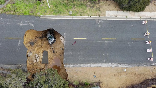 Badai Pasifik di California Timbulkan Banjir dan Tanah Longsor 