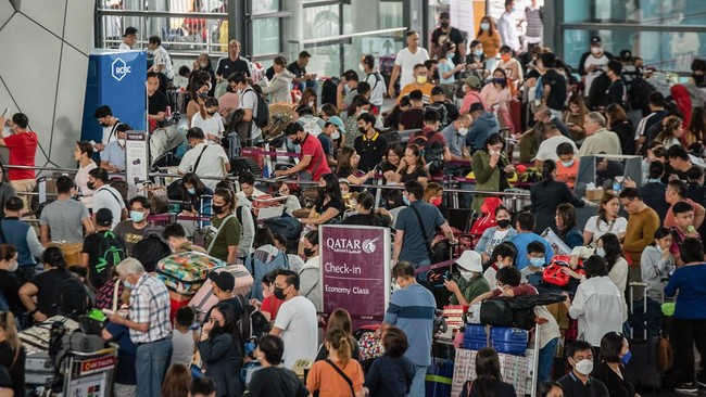 Sekitar Ribuan Pelancong Tertahan di Bandara Filipina