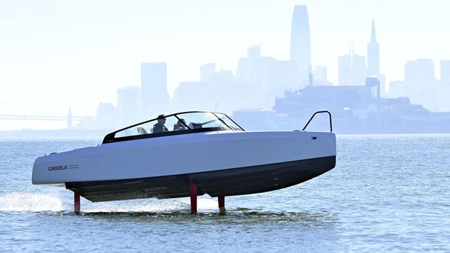 'Perahu Terbang' di Teluk San Fransisco