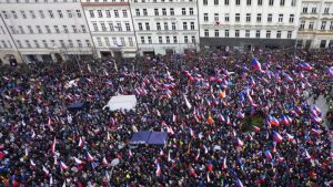 Ribuan Demonstran di Praha Protes Inflasi dan Dukungan Militer Pemerintah Untuk Ukraina