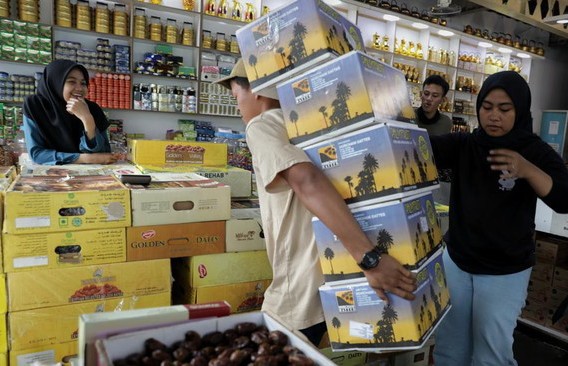 Para Pedagang Kurma Panen Untung Jelang Ramadan