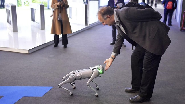 Aksi Robot Anjing di Mobile World Congress