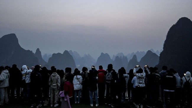 Spot Gunung Xianggong di China Untuk Melihat Matahari Terbit