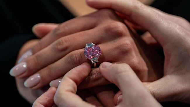 New York Lelang Berlian Pink Langka Senilai Rp527 Miliar