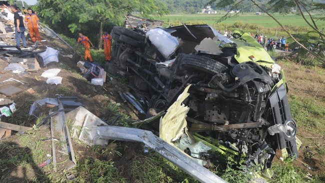 8 Orang Tewas dalam Kecelakaan Tol Semarang-Solo