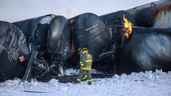 Kereta Pembawa Etanol Terbakar di AS