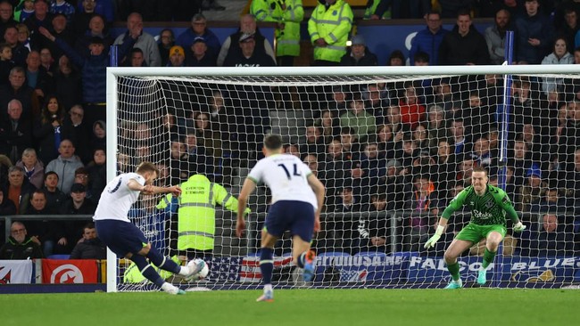 Momen Buka Puasa di Tengah Laga Everton vs Tottenham