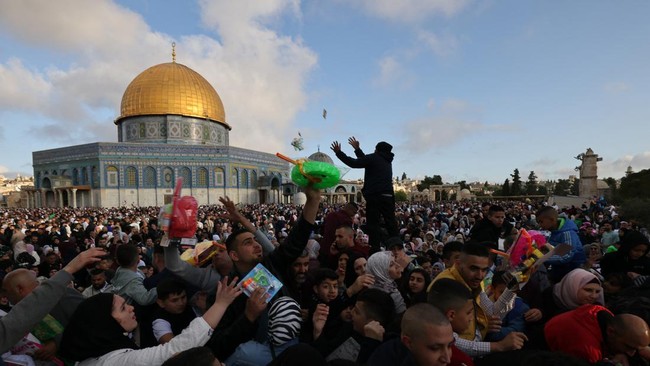 Warga Palestina Salat Id di Masjid Al Aqsa Hari ini