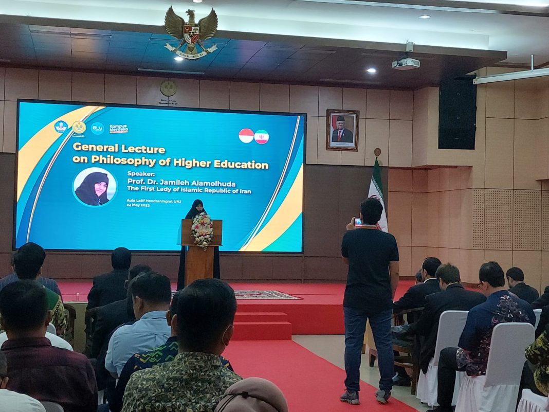 Ibu Negara Iran Beri Kuliah Umum di UNJ