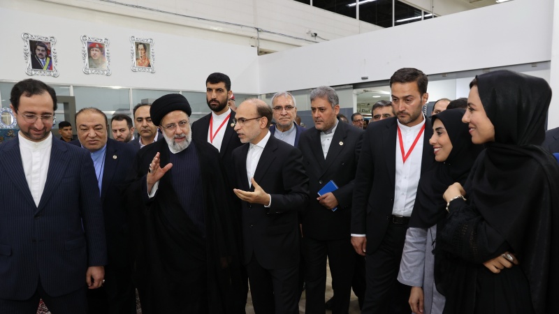 Raisi Kunjungi Pameran Produk Berbasis Sains Iran di Venezuela