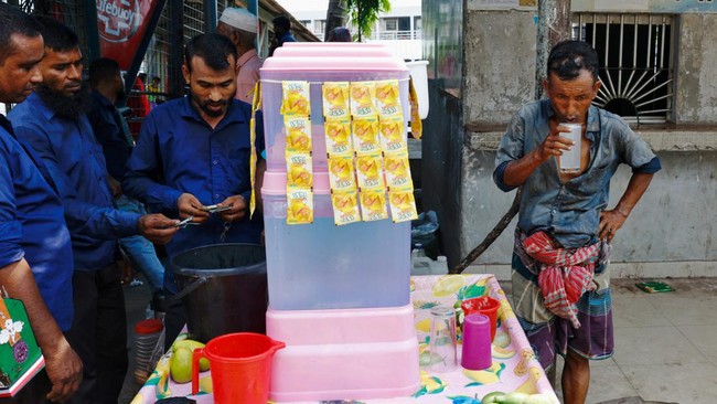 Warga Bangladesh 'Terpanggang' Gelombang Panas