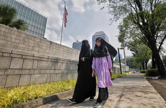 Warga Jakarta Berhasil Rebut Hak Mereka atas Trotoar di Depan Kedubes AS