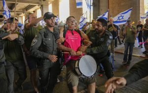 Demonstran Israel Tutup Jalan ke Bandara