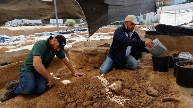 125 Makam dan 2 Sarkofagus Romawi Kuno di Palestina