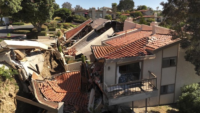 Tanah Longsor Hancurkan Rumah-rumah Mewah di California