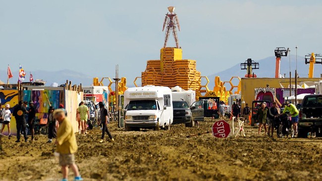 Festival Burning Man Jebak 70 Ribu Peserta di Gurun AS