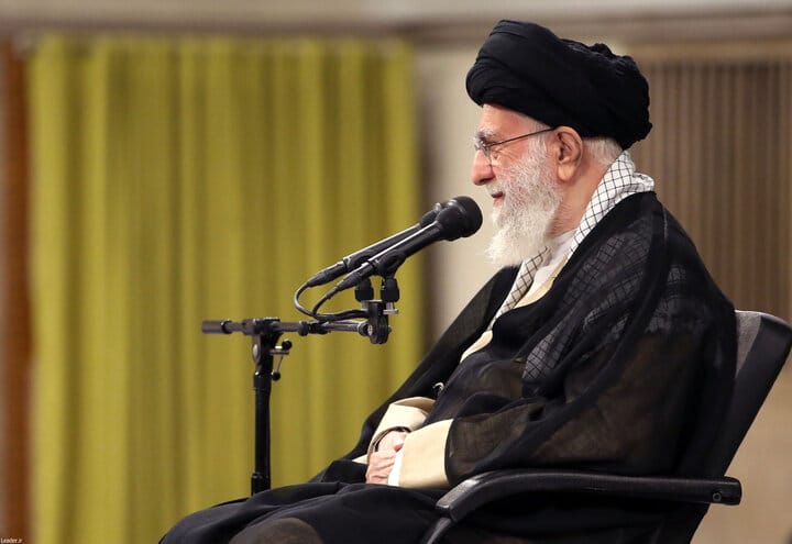 Ayatullah Khamenei Dunia Baratlah yang Menghancurkan Kehormatan dan Martabat Perempuan