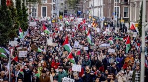 Ribuan Orang Berunjuk Rasa di Den Haag kecam Perang Israel di Gaza