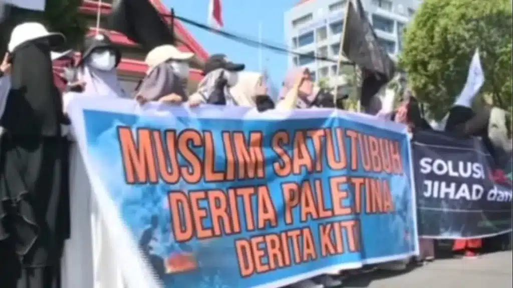 Ratusan Warga Makassar Kecam Kebiadaban Zionis