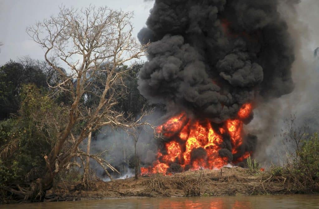 Ledakan Kilang Minyak Ilegal di Nigeria Tewaskan Sedikitnya 18 Orang