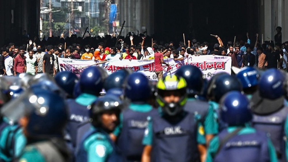 Polisi Bangladesh Bentrok dengan Ribuan Pengunjuk Rasa