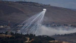 [FOTO] - Israel Hujani Warga Sipil Lebanon dengan Fosfor Putih Terlarang