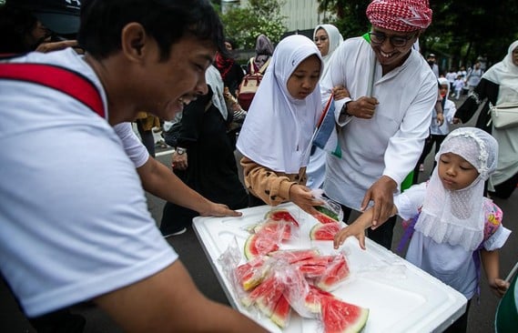 Buah Semangka Jadi Simbol Dukungan dalam Aksi Bela Palestina