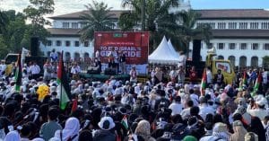 Warga Jabar Berkumpul di Gedung Sate Suarakan Setop Genosida Terhadap Warga Palestina