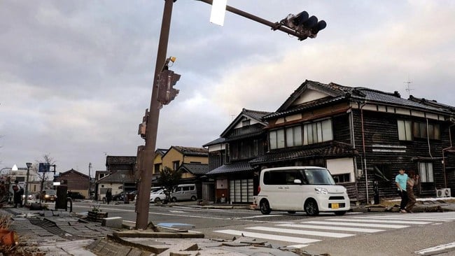 Dampak Kerusakan Gempa M 7,4 di Jepang