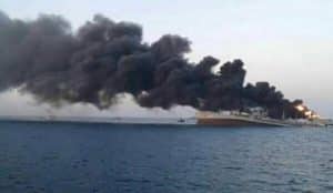 Amerika Kapal Tanker Terbakar Setelah Terkena Rudal