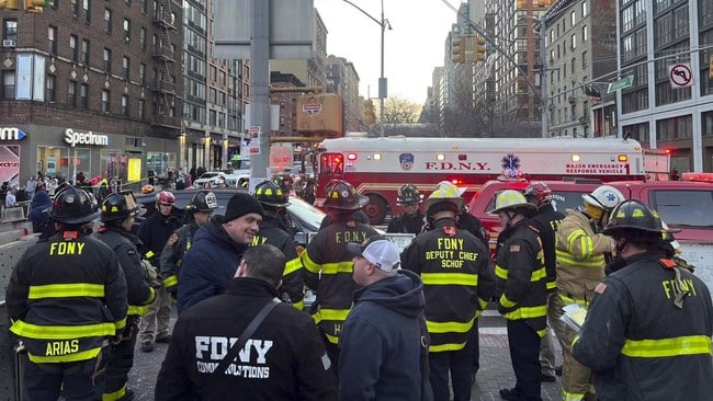 24 Orang Terluka Akibat Tabrakan Kereta Subway New York