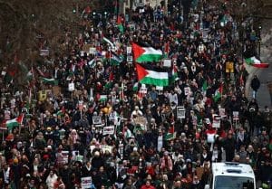 Pengunjuk Rasa Pro-Palestina Berpawai di London Peringati Hari Aksi Global untuk Gaza