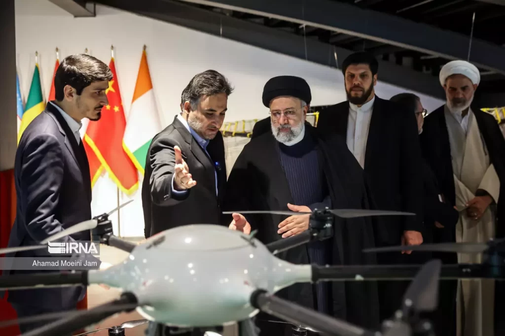 Presiden Raisi Kunjungi Pameran iHiT Produk Teknologi Iran