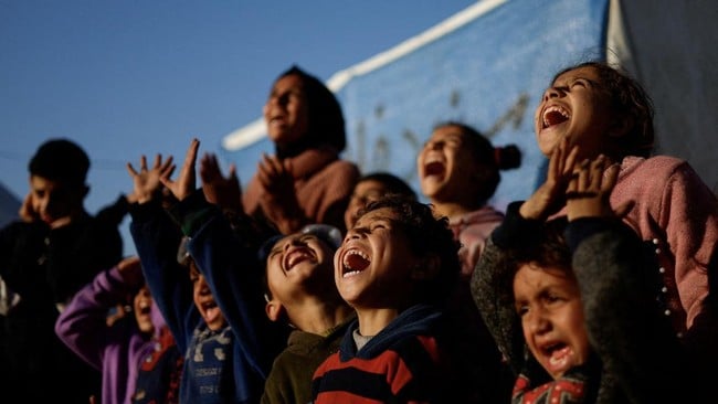 [FOTO] - Nyanyian Malaikat Kecil dari Rafah