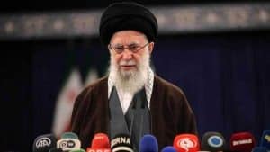 Ayatullah Khamenei Saat ini Mata Dunia Terfokus pada Bangsa Iran