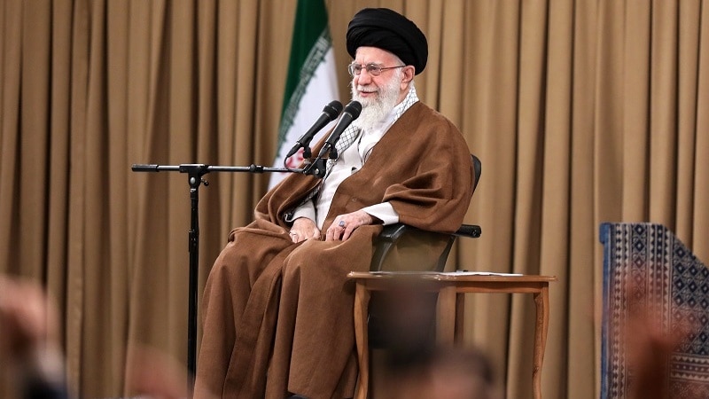 Ayatullah Ali Khamenei: Mustahil Bangsa Iran Menyerah pada AS