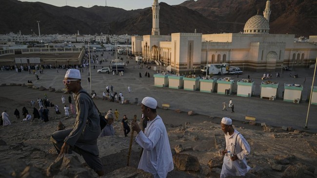 Jabal Uhud Ramai oleh Para Peziarah