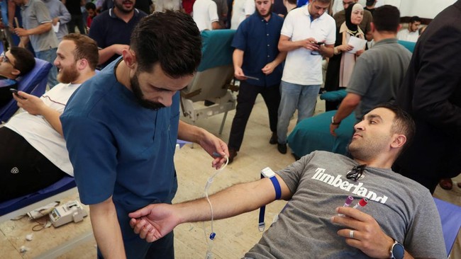Ribuan Warga Yordania Donor Darah Buat Penduduk Gaza