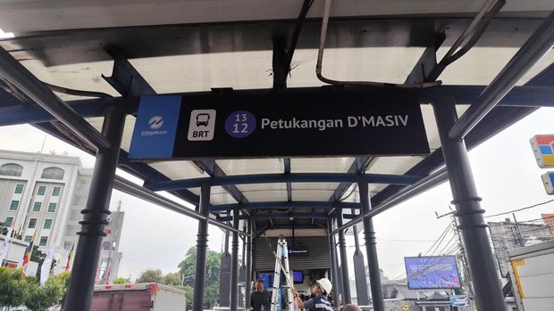 TransJakarta halte petukangan