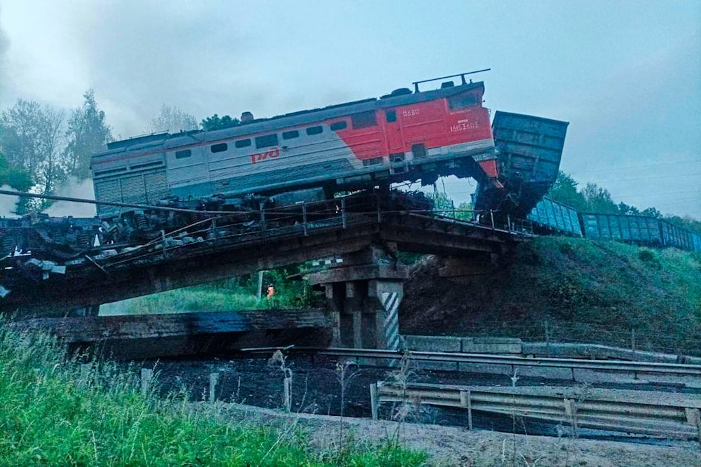 7 Tewas Akibat Dua Jembatan Meledak dan Ambruk di Rusia