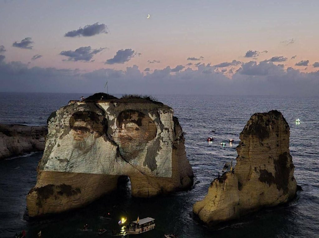 Hormati SHN, Ribuan Rakyat Lebanon Padati Pesisir Raouche, Beirut