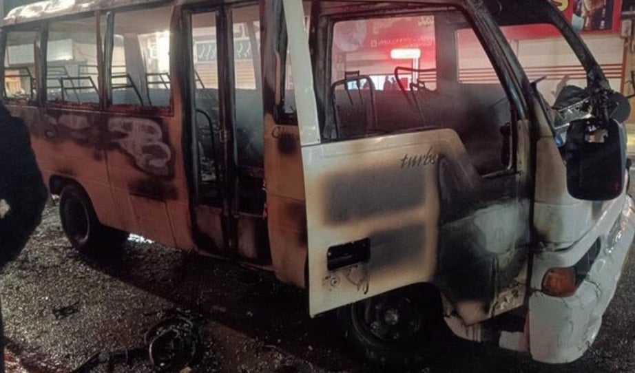 Warna Asli Para Perusuh Iran : Bersenjata dan Bantai Warga Sipil