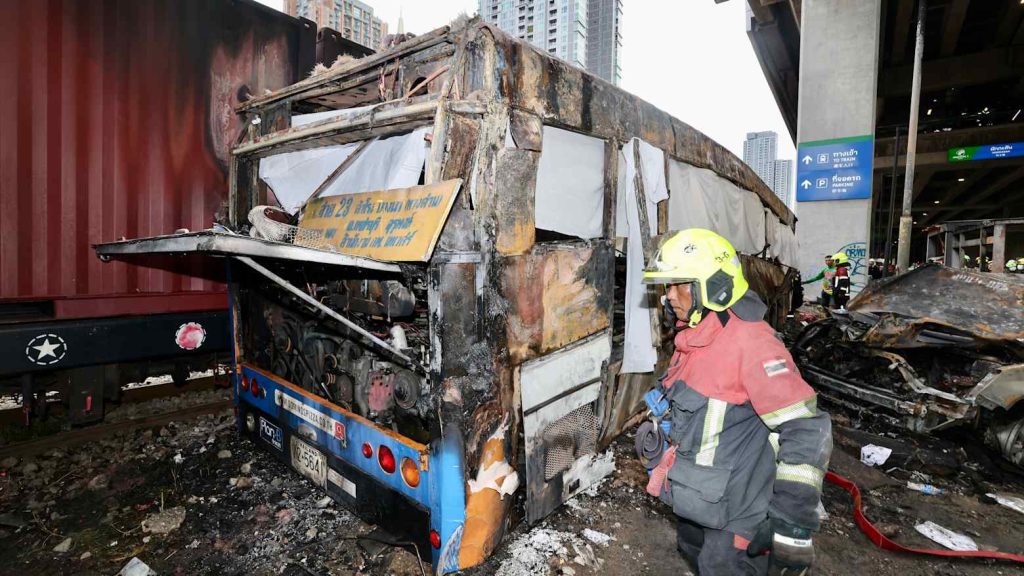 kereta api bus